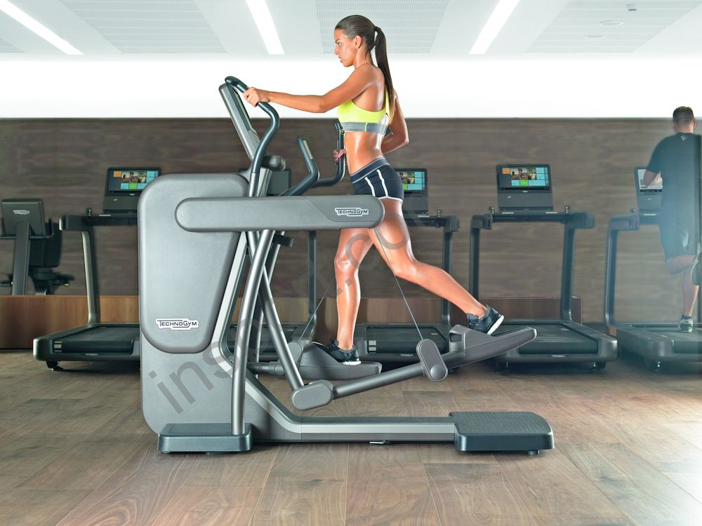 Эллиптический тренажер Technogym Vario Artis Unity