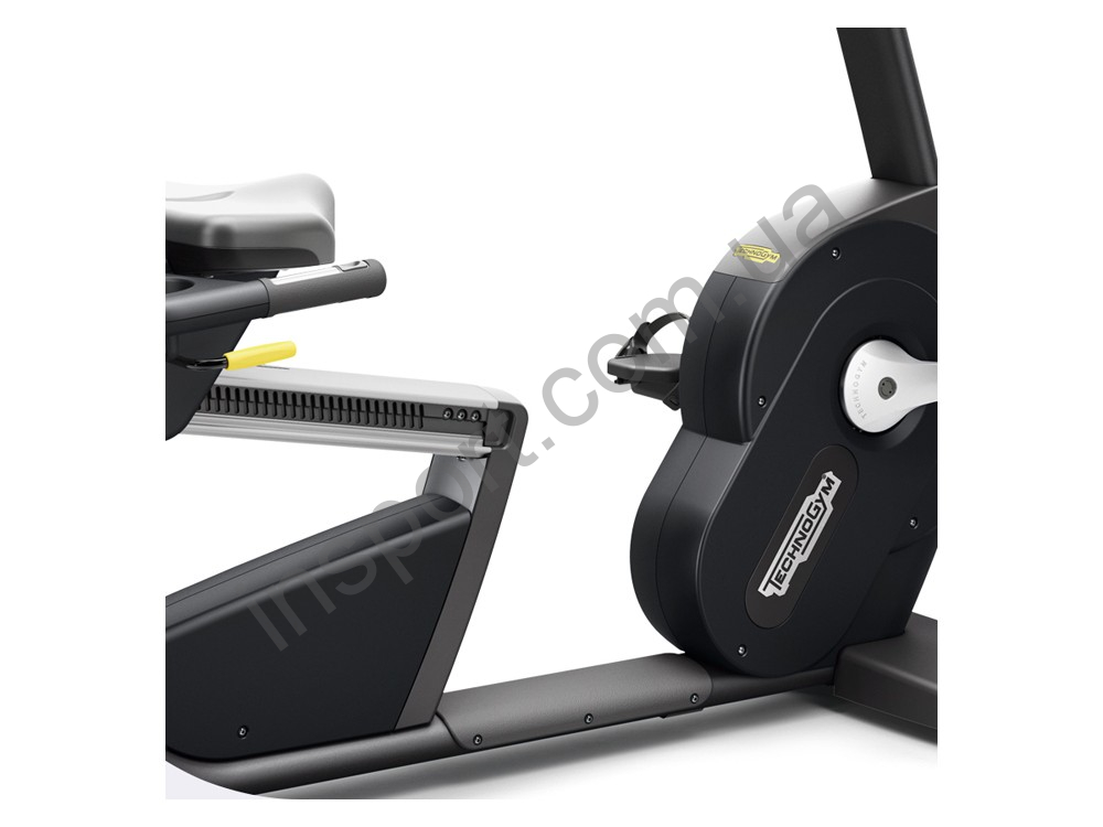 Горизонтальный велотренажер Technogym Recline TV